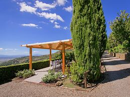 Villa in Cortona With Pool & Hill Views