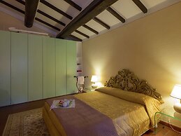 Villa in Cortona With Pool & Hill Views