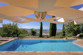 Villa in Cortona With Pool & Hill Views