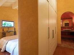 Villa in Cortona With Pool & Hill Views