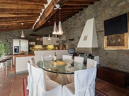 Villa in Cortona With Pool & Hill Views