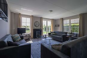 Villa With Whirlpool and Sauna in Makkum