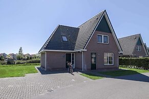 Villa With Whirlpool and Sauna in Makkum