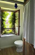 Spacious Apartment With Garden