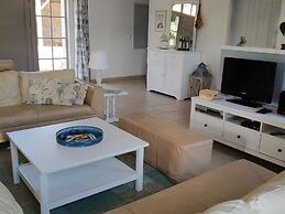 Sunflower Valley Villa, Leobard