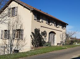 Sunflower Valley Villa, Leobard
