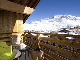 Apartment in Eclose With Mountain Views