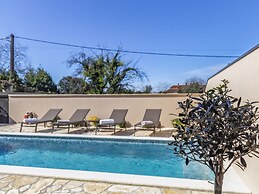 Family Villa With Pool, Wellness
