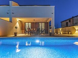 Family Villa With Pool, Wellness