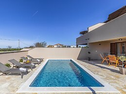 Family Villa With Pool, Wellness