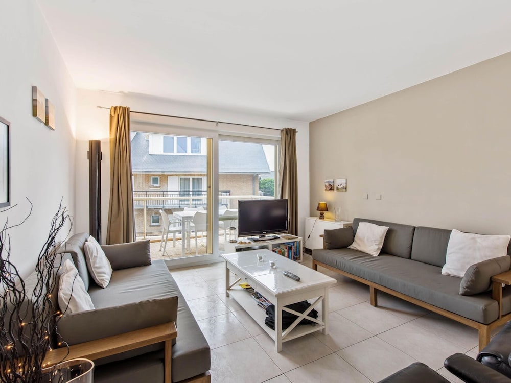 Apartment Near Zeedijk Beach