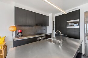 Apartment on Zeedijk With Sea View