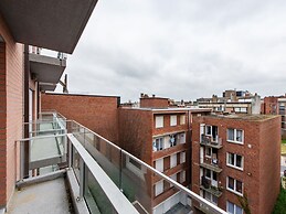 Apartment on Zeedijk With Sea View