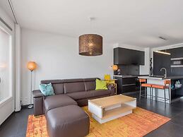 Apartment on Zeedijk With Sea View