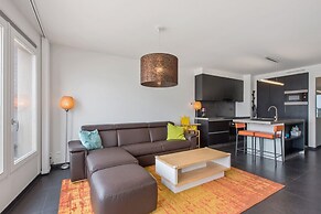 Apartment on Zeedijk With Sea View