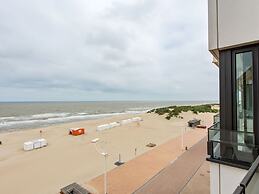 Apartment on Zeedijk With Sea View