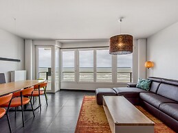 Apartment on Zeedijk With Sea View