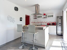 Beautiful Holiday Home With Garden