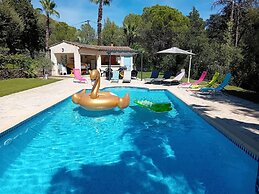 Beautiful Holiday Home With Garden