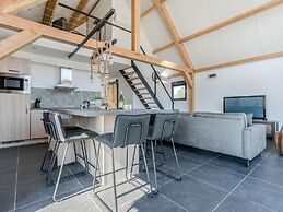 Chic Thatched-roof Stay