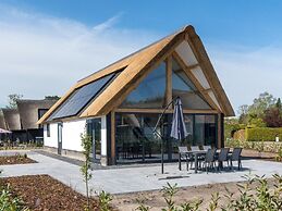 Chic Thatched-roof Stay