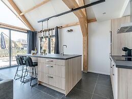 Chic Thatched-roof Stay