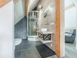 Chic Thatched-roof Stay