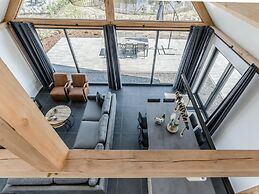 Chic Thatched-roof Stay