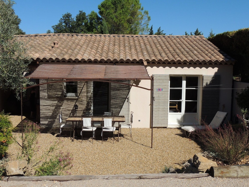 House in Buisson With Provencal Charm