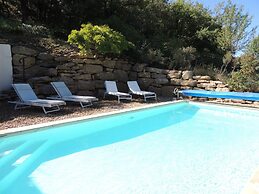 House in Buisson With Provencal Charm