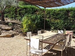 House in Buisson With Provencal Charm