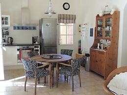 House in Buisson With Provencal Charm