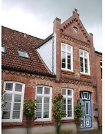 Cozy Apartment on the Canal