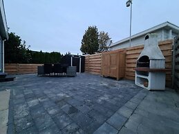 Chalet With Dishwasher in a Park