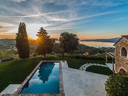 Holiday Home Magione Lake View Pool