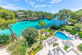 Villa in Cala D'or With Private Beach Access