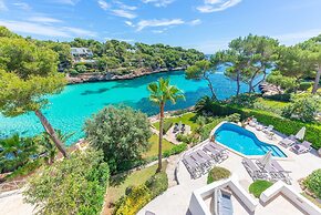 Villa in Cala D'or With Private Beach Access
