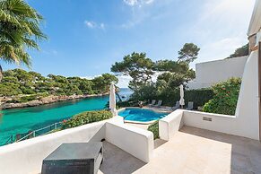 Villa in Cala D'or With Private Beach Access