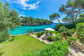 Villa in Cala D'or With Private Beach Access