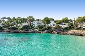 Villa in Cala D'or With Private Beach Access