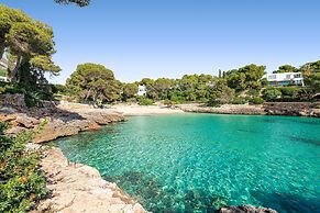 Villa in Cala D'or With Private Beach Access