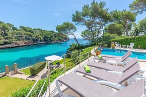 Villa in Cala D'or With Private Beach Access