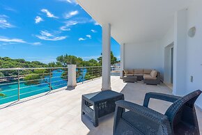 Villa in Cala D'or With Private Beach Access
