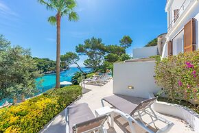 Villa in Cala D'or With Private Beach Access