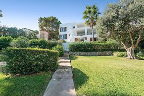 Villa in Cala D'or With Private Beach Access