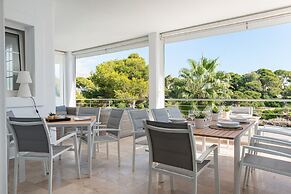 Villa in Cala D'or With Private Beach Access