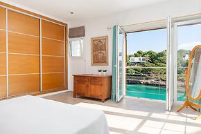 Villa in Cala D'or With Private Beach Access