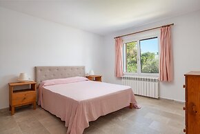 Villa in Cala D'or With Private Beach Access
