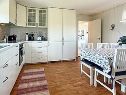 6 Person Holiday Home in Lottorp