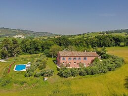 Belvilla by OYO Villa Cucco